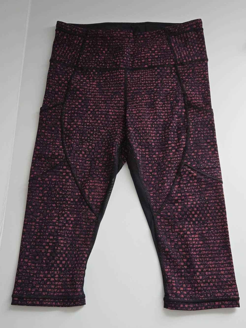 Lululemon Cropped Athletic Leggings Purple Pattern Coral Lining Size Tag Removed - Picture 3 of 16